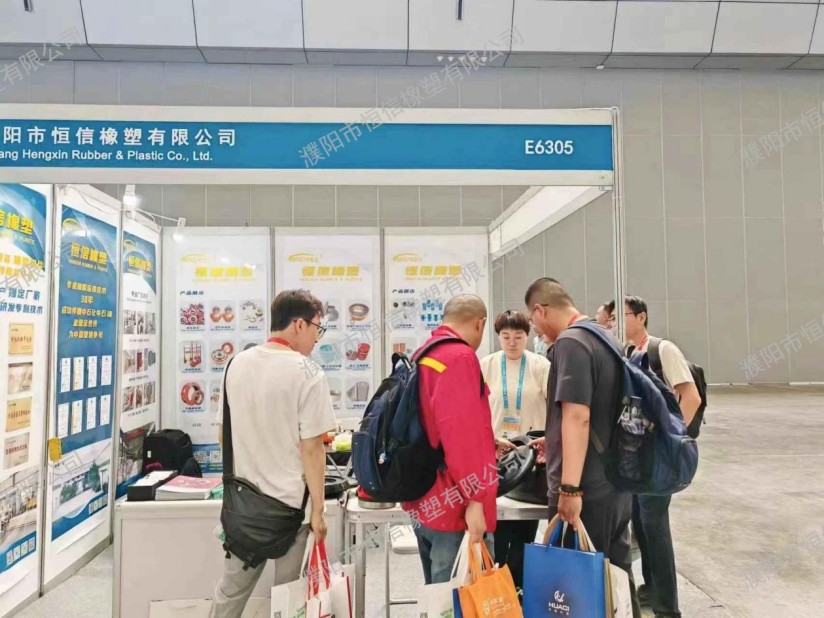 Xinjiang Petroleum Exhibition: Hengxin Rubber & Plastics talked with customers and looked forwar